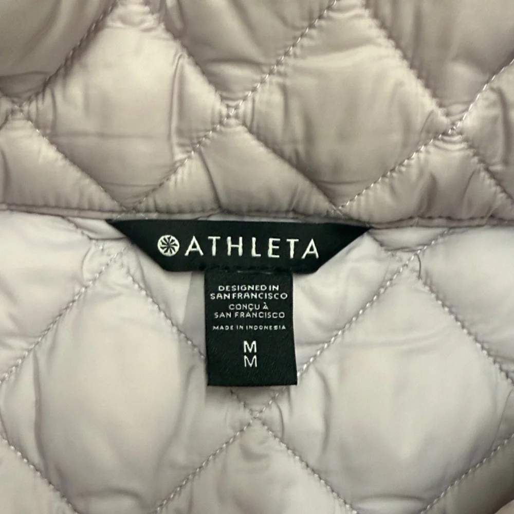 Athleta Whisper Featherless Puffer Vest in lilac - M - Picture 3 of 7